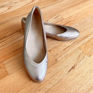 Naturalizer metallic gold ballet flats 6-1/2 6.5 M
